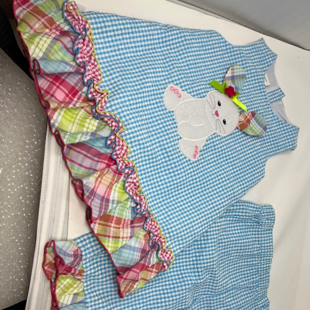 Girls two piece bunny outfit. Size 4T